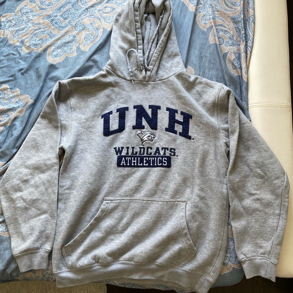 University New Hampshire (UNH) Wildcats Hoodie (M)